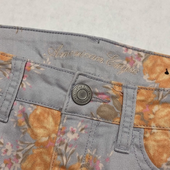 American Eagle Grey Floral Shorts 0542 - Picture 4 of 5